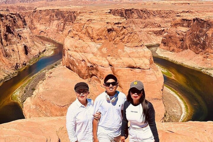 Las Vegas to Antelope Canyon & Horseshoe Bend — Full-Day Guided Tour photo 3