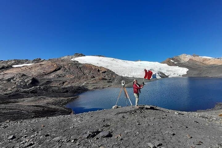 Trekking Puya Raimondi & Pastoruri Glacier — Full-Day Huaraz Adventure photo 3