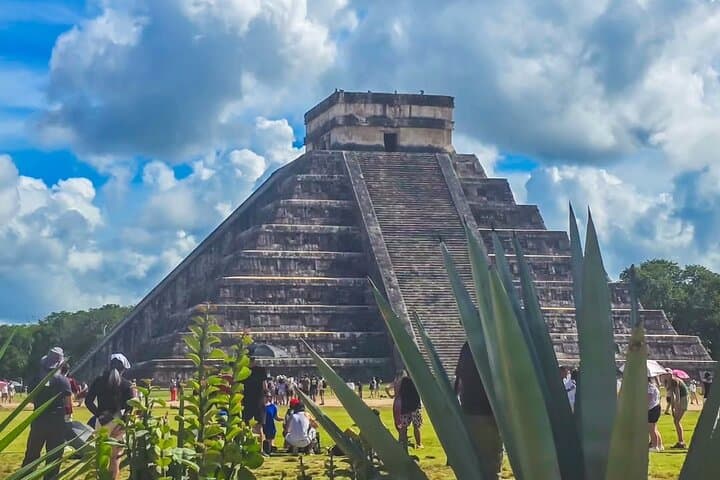 Premium Chichén Itzá & Suytún + Ik-Kil Cenotes: Full-Day Excursion from Cancún photo 6
