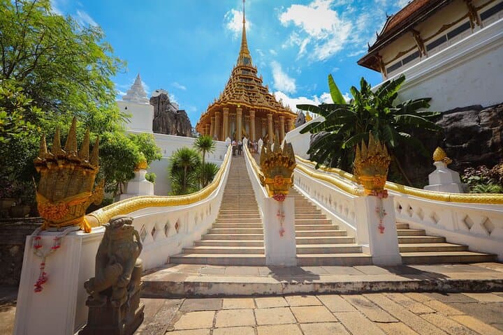 Koh Samui Private Shore Tour: Temples, Viewpoints & Local Markets photo 2