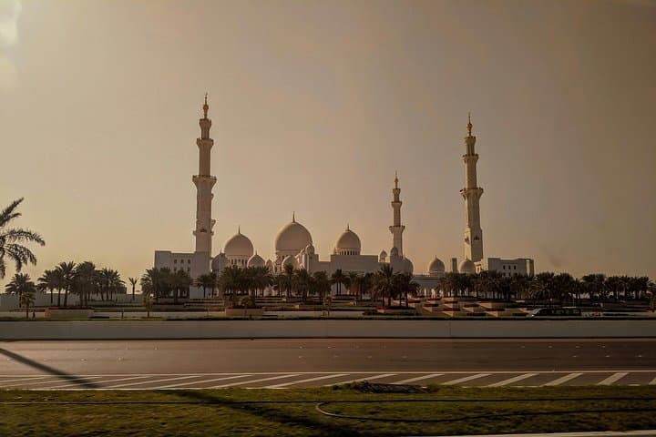 Abu Dhabi Premium Full-Day Private Tour — Sheikh Zayed, Louvre Abu Dhabi & Qasr Al Watan photo 4