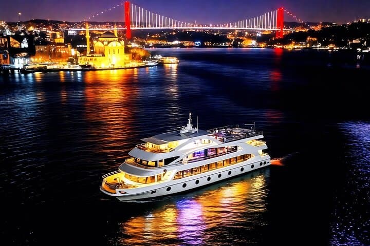 Luxury Bosphorus Dinner Cruise: Nighttime Yacht Dinner & Live Show in Istanbul