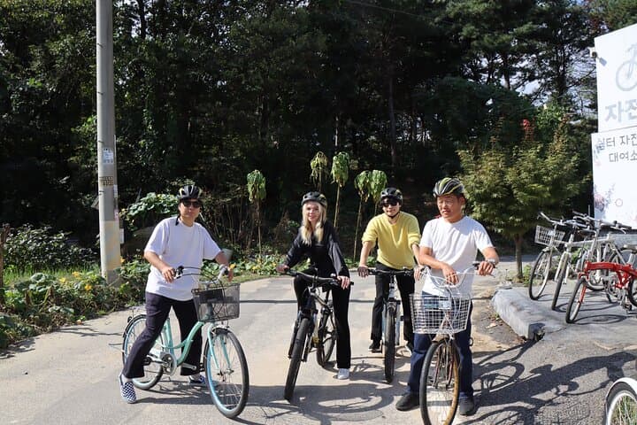 Cycle the Bukhangang: Sujeongsa to Dumulmeori Bike Tour in Yangpyeong