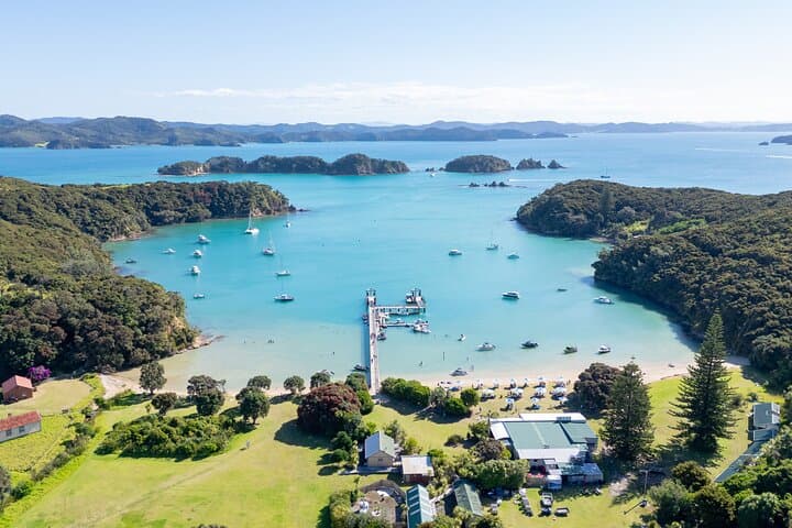 Bay of Islands 2-Day Cruise & Small-Group Tour from Auckland