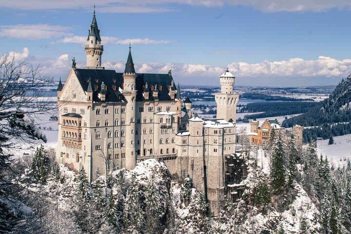 Neuschwanstein Castle Day Tour from Munich — Chinese-Guided Bavarian Castles & Countryside photo 1