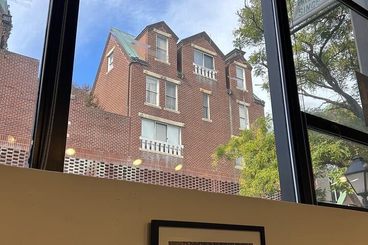 Phone Photography Tour Old Town Alexandria: Capture History & Riverfront Views photo 5