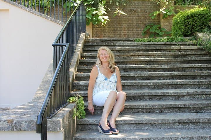 Private London Photography Session on the Thames — 2-Hour Edited Photoshoot photo 3