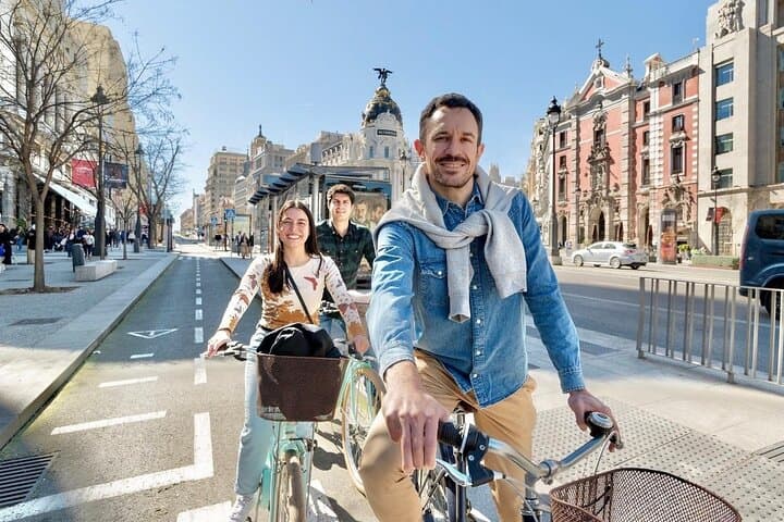 Madrid by Bike: Small-Group Photo Tour of Gran Via, Retiro & Plaza Mayor