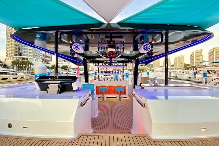 Dubai Luxury Night Yacht Party with Live DJ & Open Bar photo 3
