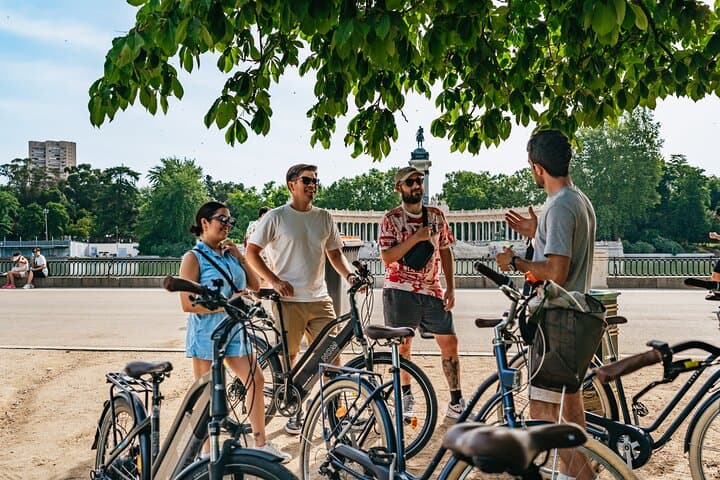 Madrid by Bike: Small-Group Photo Tour of Gran Via, Retiro & Plaza Mayor photo 3