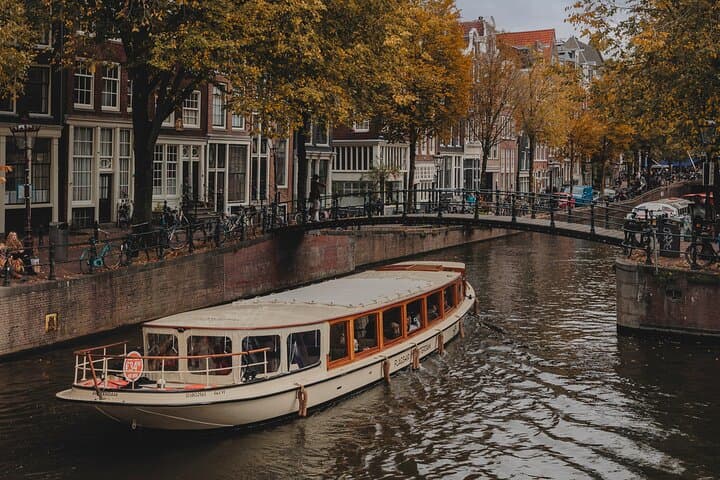 Amsterdam Canal Cruise: 1-Hour Luxury Electric Tour with Drinks & Bites photo 5