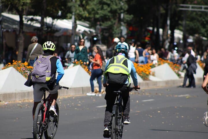 Reforma & Chapultepec Bike Tour with Cable Car and Ferris Wheel photo 6