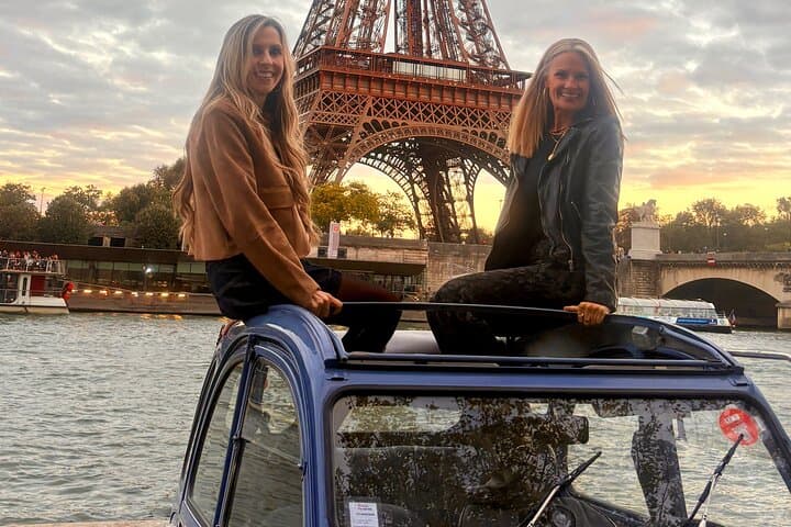 Drive Paris in a Citroën 2CV: Authentic Vintage City Tour photo 4