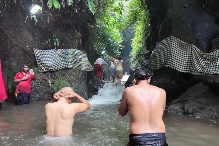 Ubud Balinese Cultural Experience: Canang Offerings, Jamu & Water Blessing photo 2