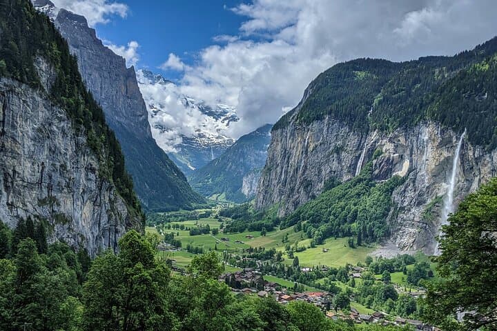 Aare Gorge and Bernese Villages Day Trip from Zurich: Aare Gorge, Giessbach & Lauterbrunnen photo 5