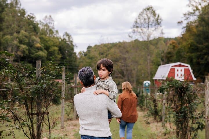 Asheville Private Vacation Photoshoot: Local Photographer, Iconic Backdrops photo 3