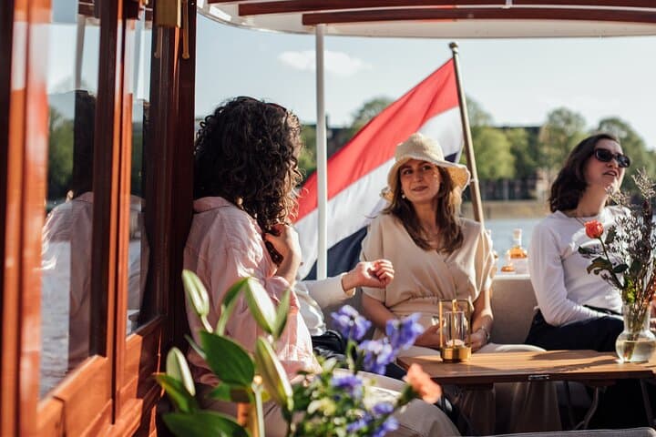 Amsterdam Canal Cruise: Luxury Open-Boat Tour with Unlimited Cocktails & Free Waffle photo 4