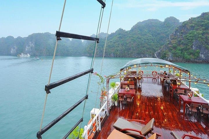Bai Tu Long Bay 2-Day Cruise: Kayak Cap La, Thien Canh Son Cave & Overnight Boat photo 2