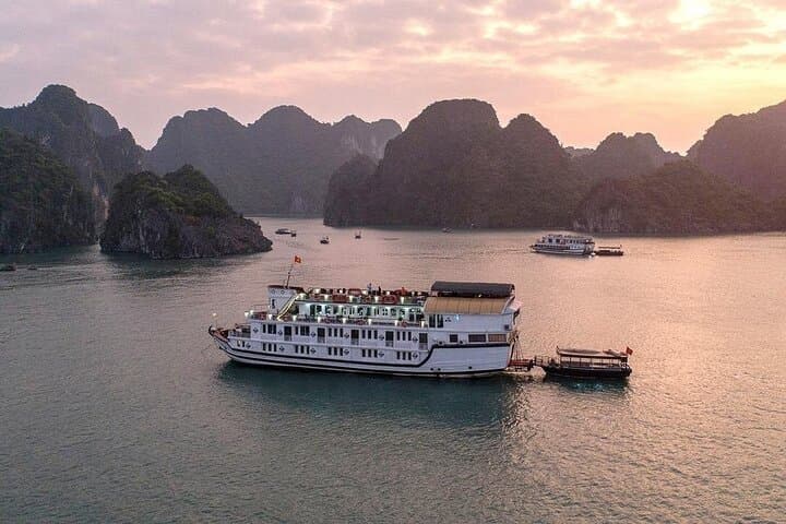Bai Tu Long Bay 2-Day Shared Cruise — Thien Canh Son, Vung Vieng & Overnight on Deck photo 2