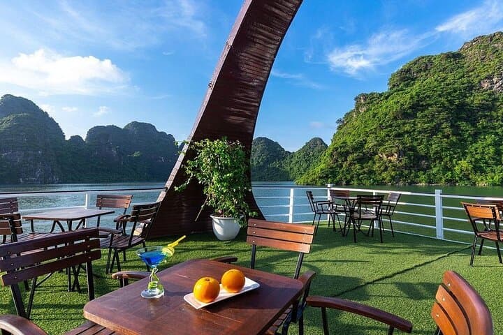 Bai Tu Long Bay Day Cruise & Kayak to Vung Vieng and Thien Canh Son photo 2