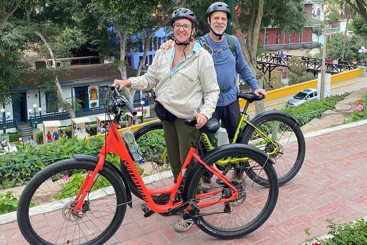 Bike Rental in Miraflores: Self-Guided Ride Along Lima’s Malecón photo 2