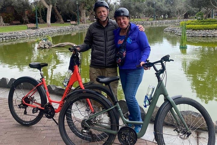 Bike Rental in Miraflores: Self-Guided Ride Along Lima’s Malecón photo 3
