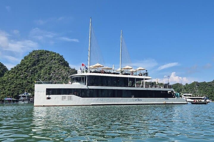 Jade Sails Luxury Day Cruise: Halong & Lan Ha Bay VIP Day Trip