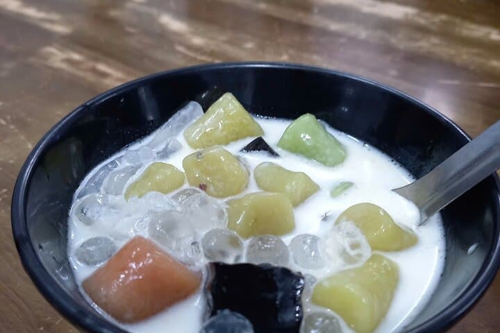 Hanoi Night Street Food Tour: Old Quarter Bites & Egg Coffee photo 4