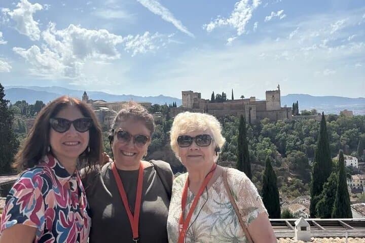 Granada Panoramic Alhambra and Albaicín Tour 6-hour Bus & Walk photo 2