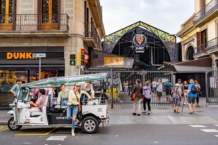 Barcelona Eco Tuk-Tuk Express: Private 60–240 Minute City Highlights Tour photo 2