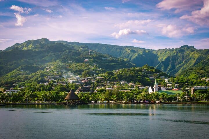 Tahiti 4x4 Mountain Safari: Private 4-Hour Shore Excursion into Papenoo Valley photo 1