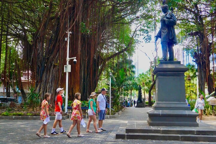 Port Louis Street Food & City Highlights Walking Tour — Markets, Mosques & Tastes photo 3