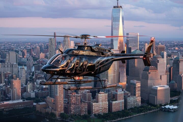 Helicopter Skyline Tour Over Manhattan: Day, Sunset & Night Flights from Linden