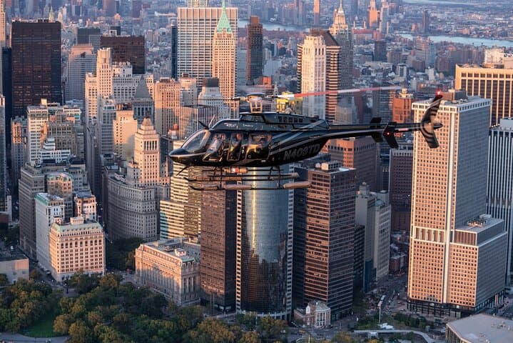 Helicopter Skyline Tour Over Manhattan: Day, Sunset & Night Flights from Linden photo 3