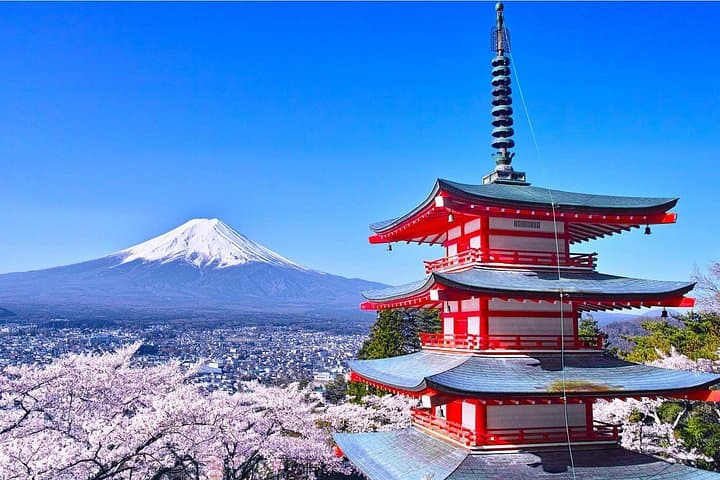 Mt Fuji Photo Loop: Arakurayama, Oshino Hakkai & Oishi Park Day Trip photo 3