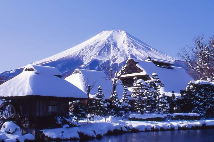 Mt Fuji Photo Loop: Arakurayama, Oshino Hakkai & Oishi Park Day Trip photo 4