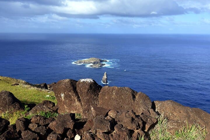 Orongo & Rano Kau Birdman Route Half-Day Tour — Easter Island Cultural Crater Walk photo 4