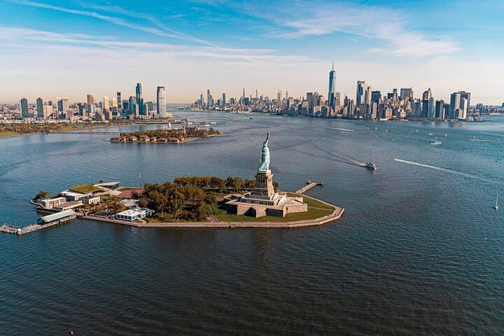 Fall Foliage Helicopter Tour: Manhattan Skyline, Hudson & Palisades from Linden photo 3