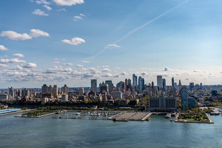 Manhattan Helicopter Tour Over NYC: Statue of Liberty, Brooklyn & Staten Island Views photo 5