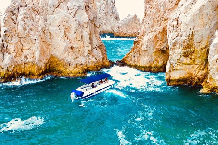 Luxury Yacht to Cabo San Lucas Arch & Playa del Amor — Pelican Beach Cruise photo 2