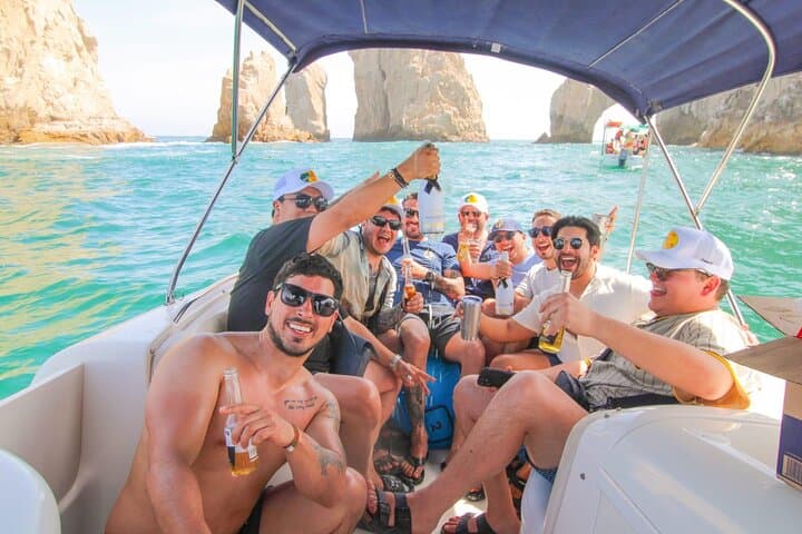 Luxury Yacht to Cabo San Lucas Arch & Playa del Amor — Pelican Beach Cruise