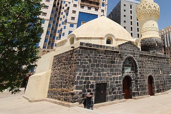 Private Madinah Holy Places Ziyarat Tour — Quba, Qiblatayn, Uhud & Seven Mosques photo 4