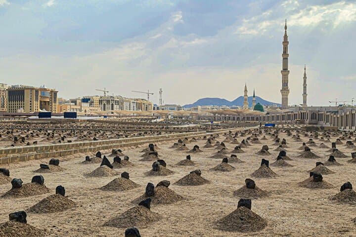 Private Madinah Holy Places Ziyarat Tour — Quba, Qiblatayn, Uhud & Seven Mosques photo 5