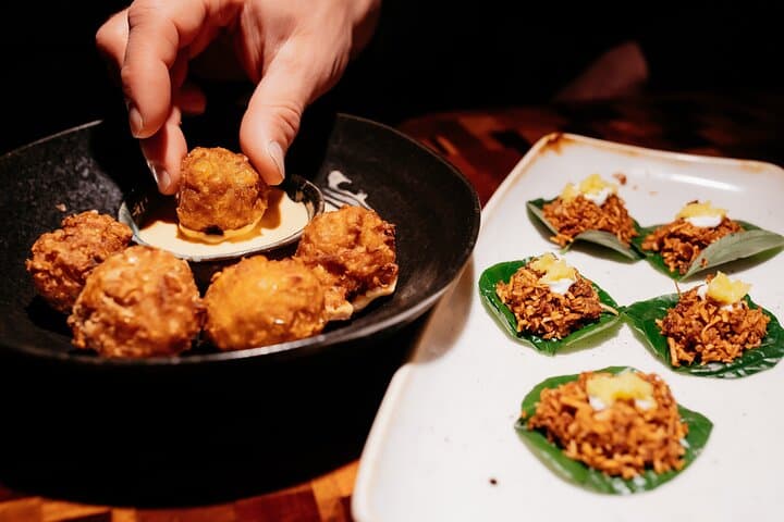 Progressive Dinner Tour: Melbourne Chinatown & Laneways Food Walk photo 3