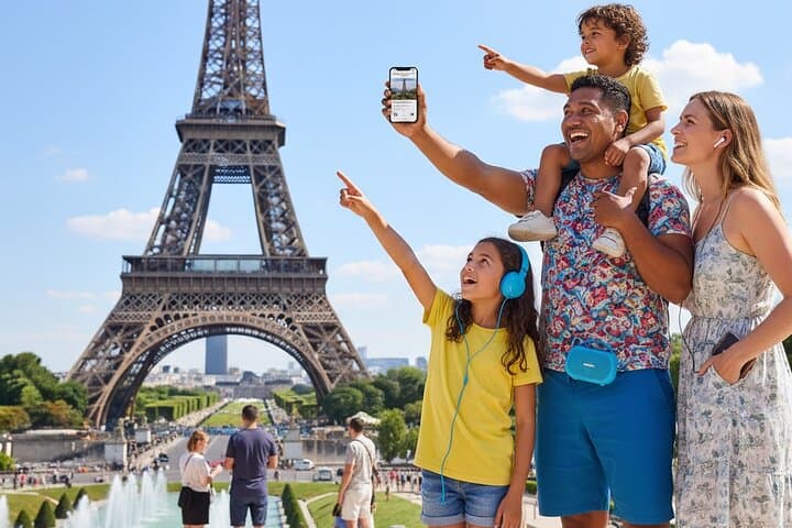 Self-Guided Paris Audio Tour — 24-Stop Walking Guide Along the Seine