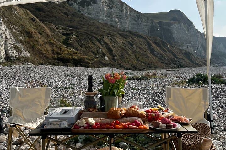 Etretat Day Trip from Paris: Winter Cliff Walk & Cozy Picnic