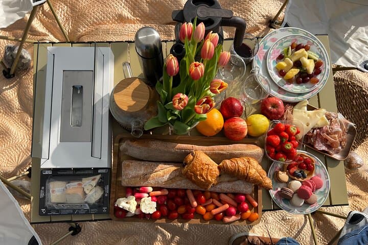 Etretat Day Trip from Paris: Winter Cliff Walk & Cozy Picnic photo 6