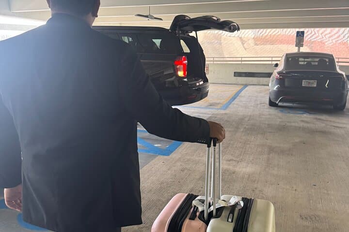 Palm Beach VIP Airport Limo Transfer — Private Car Service to PBI & Surrounding Areas