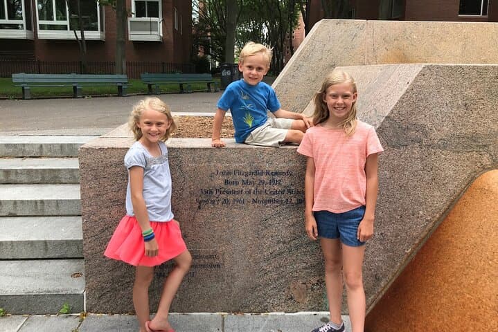 Cambridge Scavenger Hunt: Interactive Walking Tour of Harvard & MIT photo 3