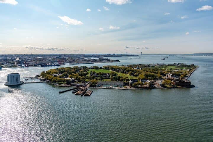 Manhattan Helicopter Tour Over NYC: Statue of Liberty, Brooklyn & Staten Island Views photo 6